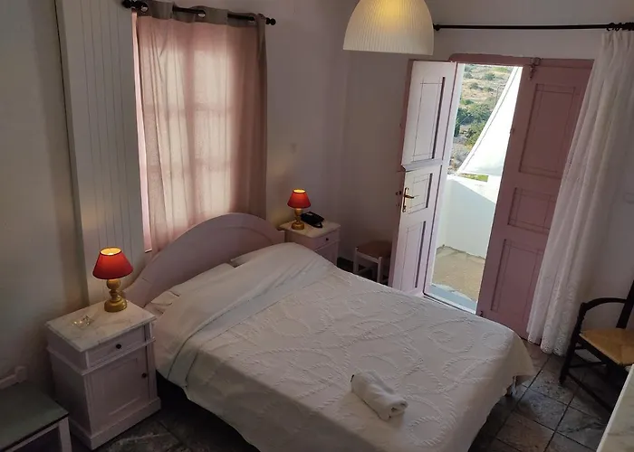 Porto Sikinos Hotel Alopronia